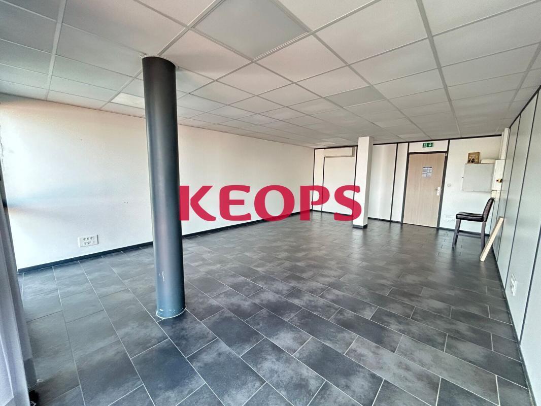 Rond-Point De La Résistance, Saint-Jean for sale Interior Photo- Image 1 of 6