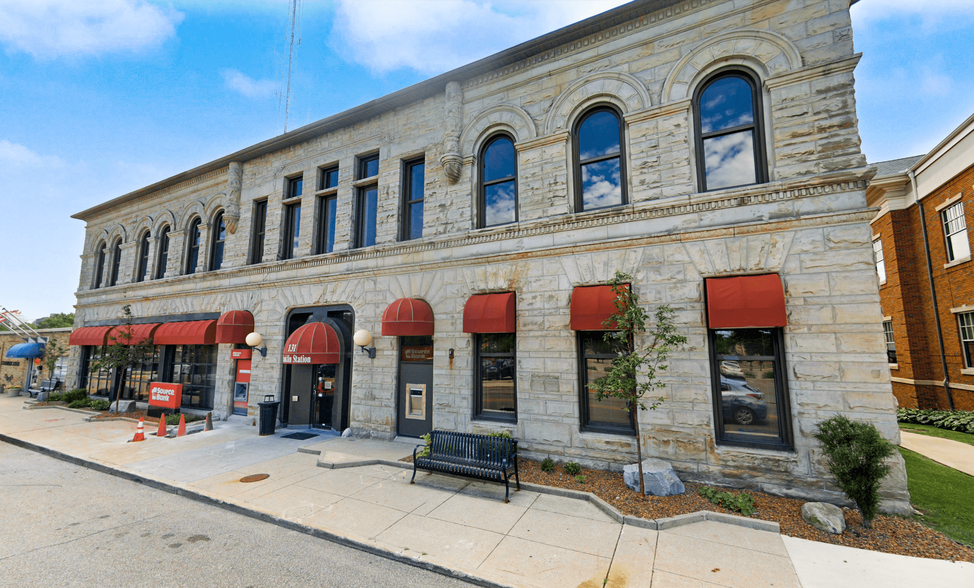 131 E Franklin St, Elkhart, IN for rent - Building Photo - Image 1 of 12