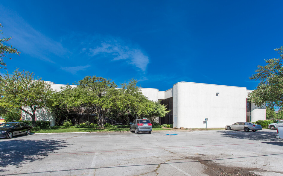 1425 W Pioneer Dr, Irving, TX for rent - Building Photo - Image 3 of 10