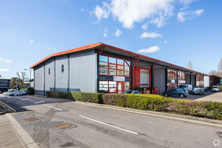 1 Station Rd, Leatherhead for sale - Building Photo - Image 1 of 1