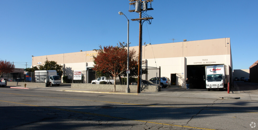 7631 Haskell Ave, Van Nuys, CA for rent - Building Photo - Image 3 of 10