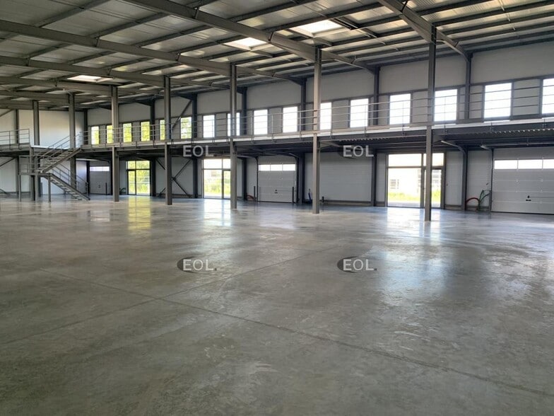 Light Industrial in Taillades for sale - Building Photo - Image 2 of 8
