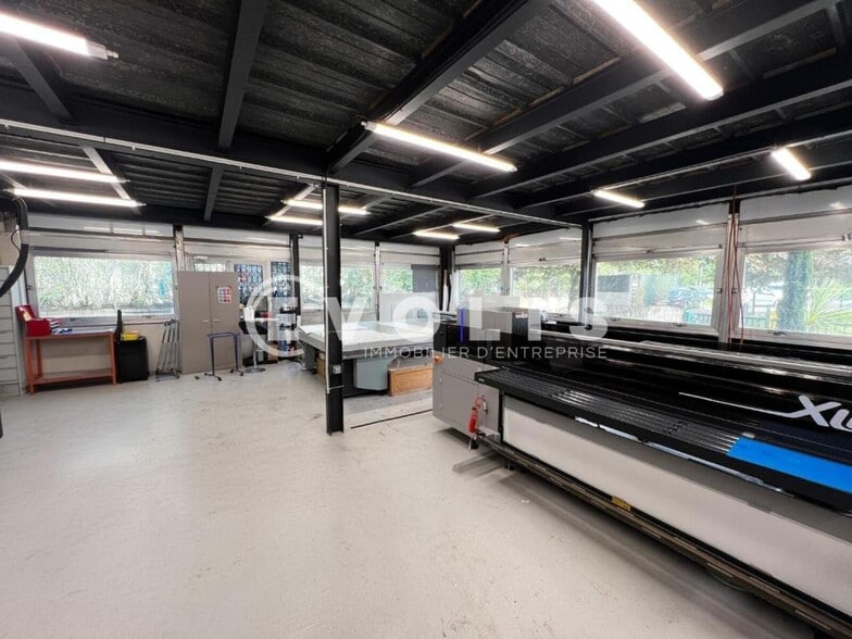 Light Industrial in Chilly Mazarin for sale - Building Photo - Image 2 of 25