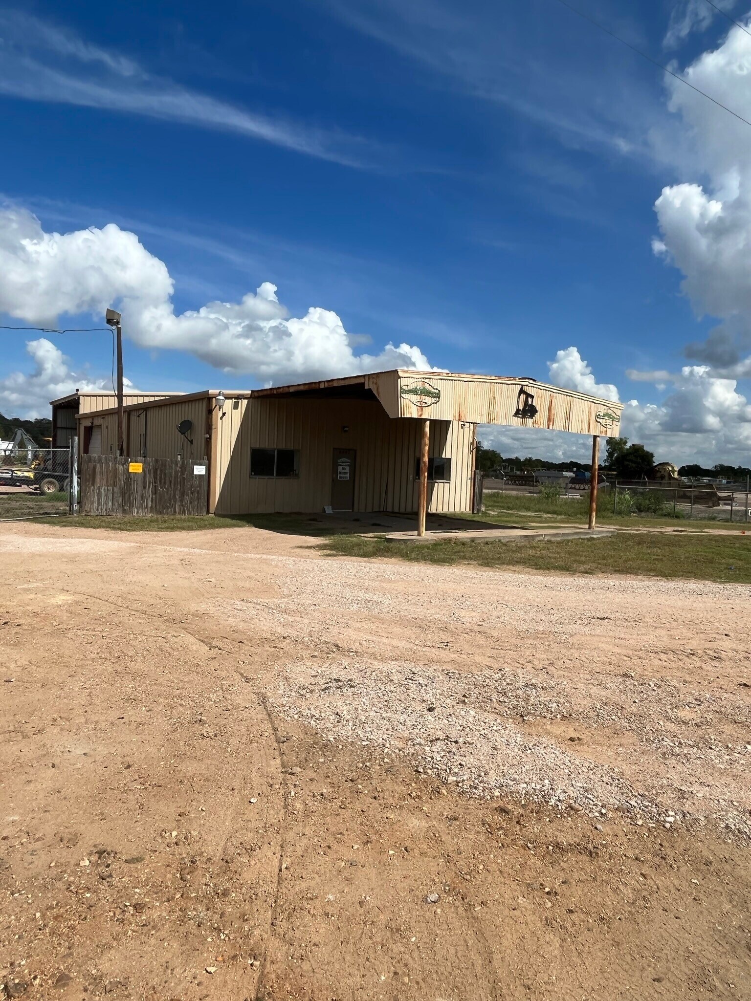 4447 W State Highway 71, La Grange 78945