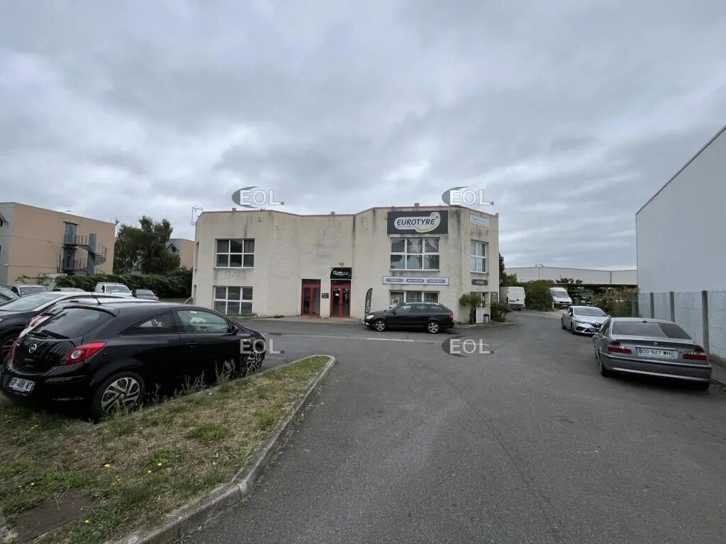 Vente Local d'activités 870 m² - Photo 1