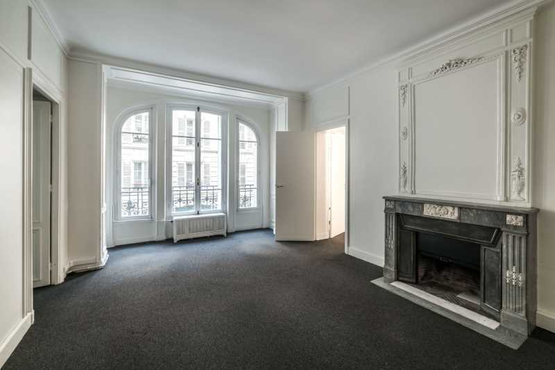 Office in Paris for sale - Interior Photo - Image 1 of 7
