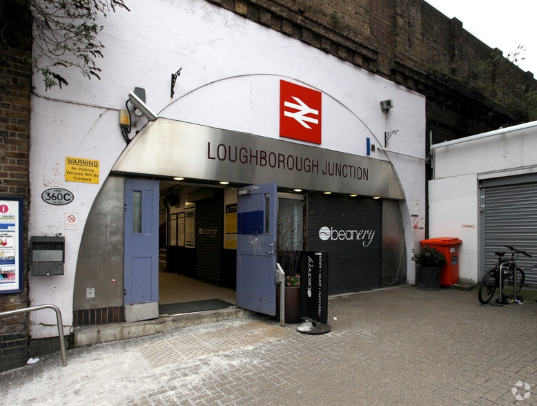 Coldharbour Ln, London to rent - Building Photo - Image 3 of 3