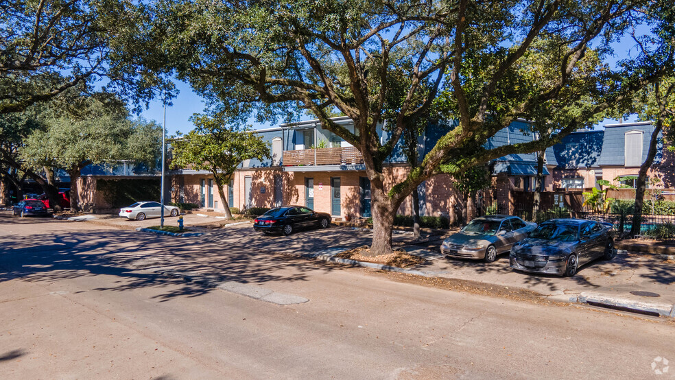 5331 Beverly Hill St, Houston, TX for sale - Primary Photo - Image 1 of 1