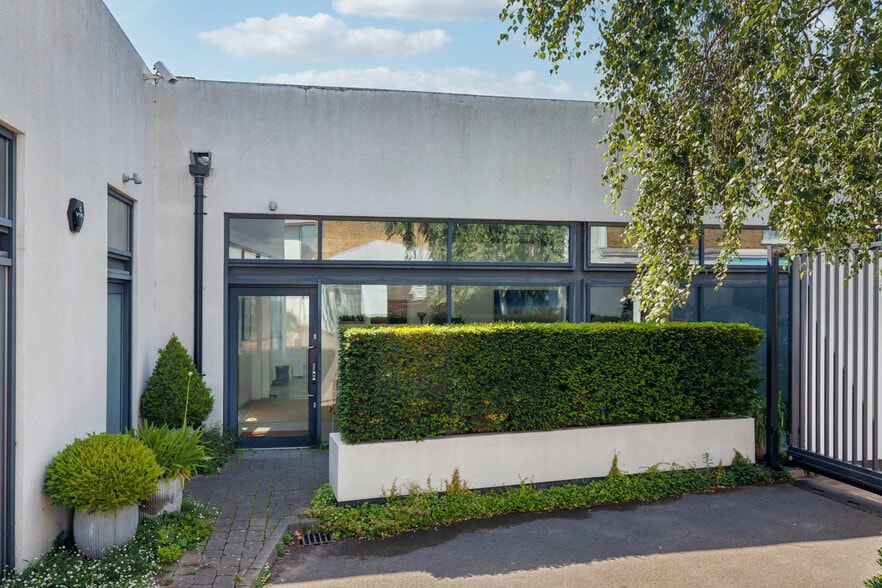 3 Latimer Pl, London to rent - Building Photo - Image 3 of 18