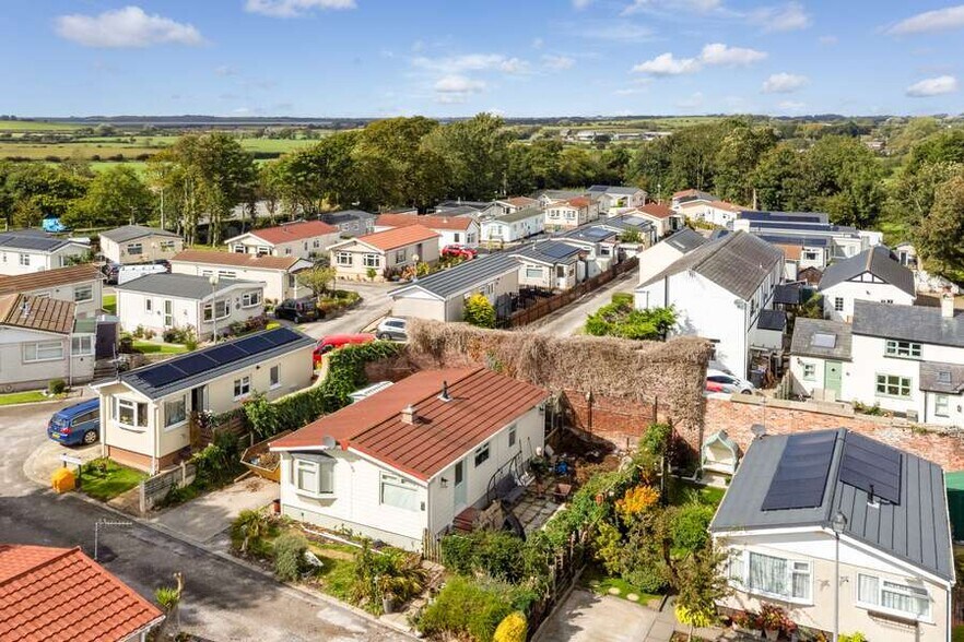 Hallgate Ln, Poulton Le Fylde for sale - Building Photo - Image 2 of 4