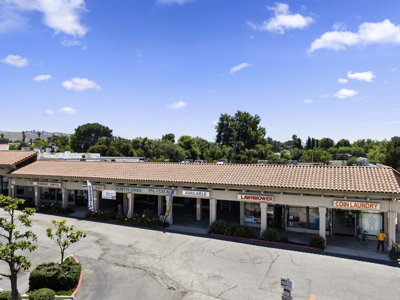 950-1086 E Avienda Dlos Arboles, Thousand Oaks, CA for rent - Building Photo - Image 3 of 21