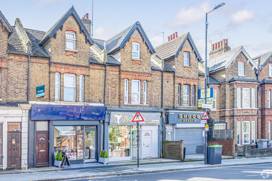 117 High Rd, London to rent - Building Photo - Image 2 of 2