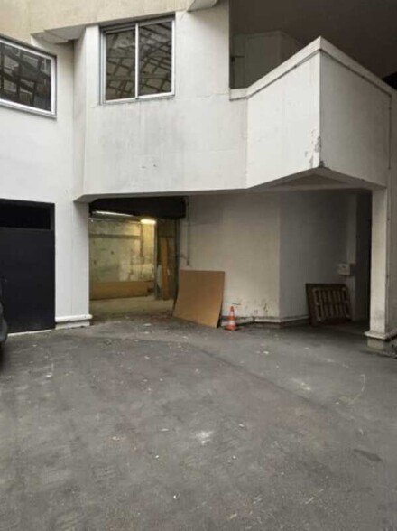 Office in Courbevoie to rent - Building Photo - Image 2 of 15