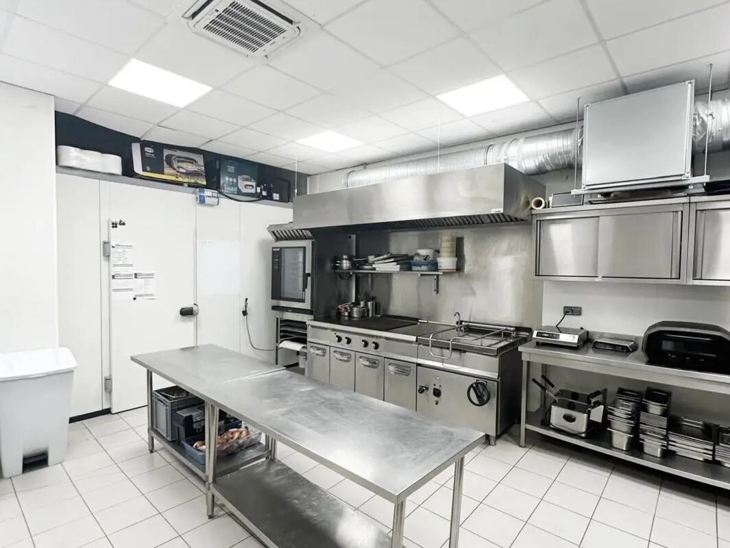 Retail in Nice for sale Interior Photo- Image 1 of 8