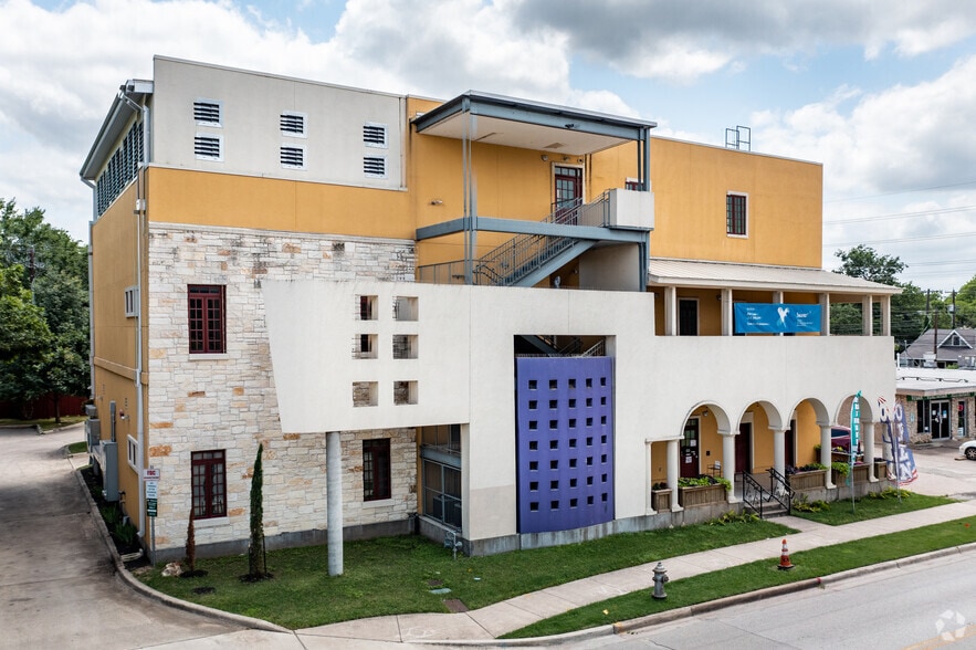 1901 E Cesar Chavez St, Austin, TX to rent - Building Photo - Image 1 of 21