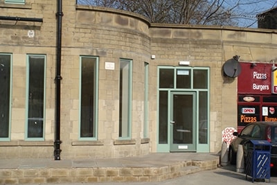 260 Lockwood Rd, Huddersfield to rent - Building Photo - Image 2 of 3