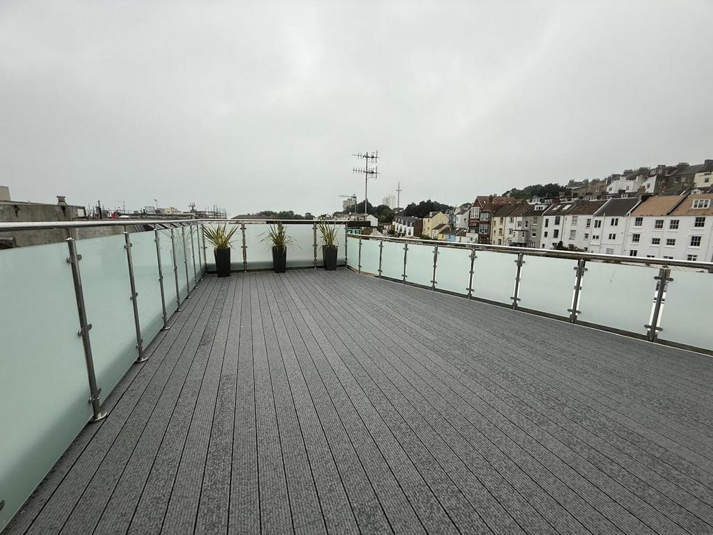 53-54 Queens Rd, Brighton to rent Building Photo- Image 1 of 9