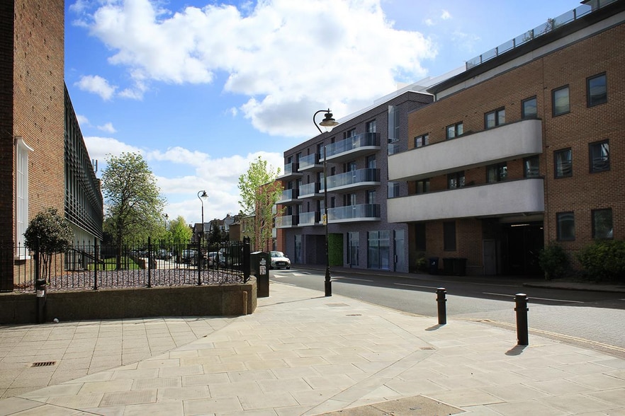 92-98 Warwick Rd, London to rent - Building Photo - Image 2 of 3