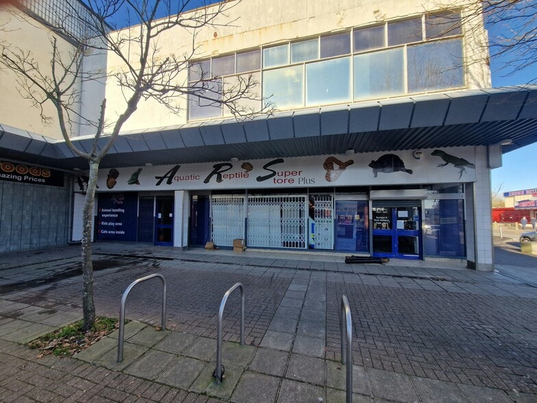 Greywell Rd, Havant to rent - Building Photo - Image 1 of 2
