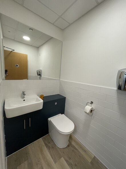 Crown Way, Tower Rd N, Warmley to rent - Building Photo - Image 2 of 3