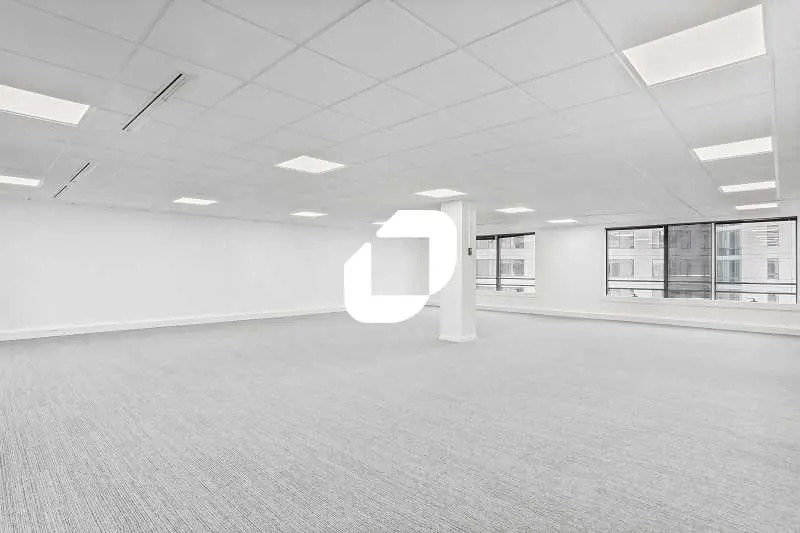 Office in Rueil-Malmaison to rent Interior Photo- Image 1 of 2