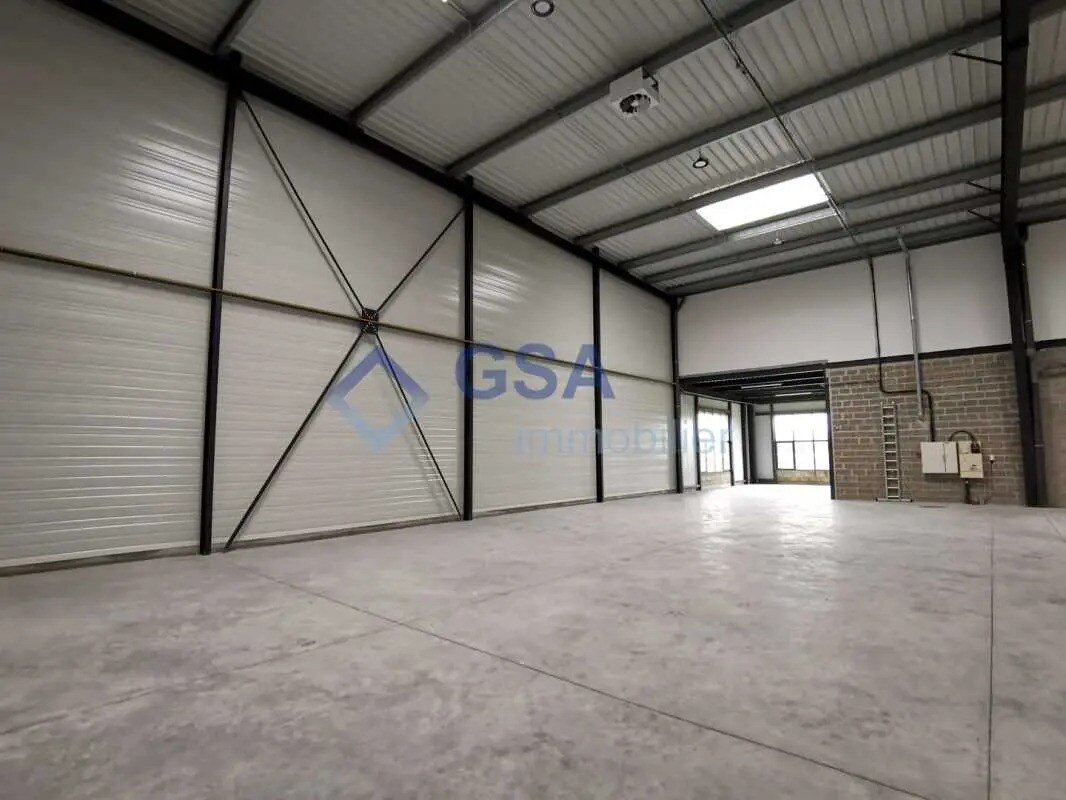 Light Industrial in Saint-Pierre-du-Perray for sale Interior Photo- Image 1 of 10