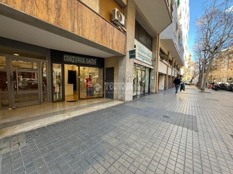 Retail in Barcelona, Barcelona to rent - Building Photo - Image 2 of 2