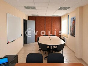 12 Rue De La Pierre Millière, Saint-Quentin-Fallavier for sale Interior Photo- Image 2 of 10