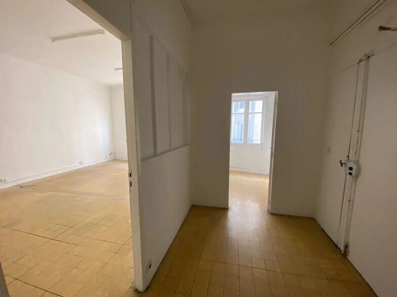 Office in Marseille for sale - Interior Photo - Image 2 of 5