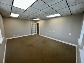 121 Talcott Rd, West Hartford, CT for rent Interior Photo- Image 2 of 8