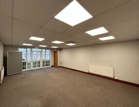 6-10 Livingstone Rd, Hessle for rent Interior Photo- Image 1 of 9