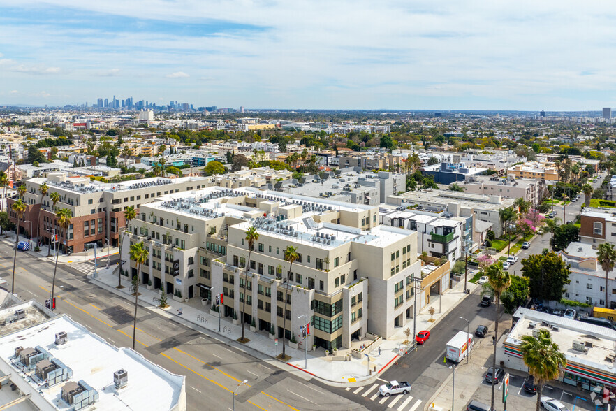 7566 W Sunset Blvd, Los Angeles, CA for rent - Building Photo - Image 3 of 7