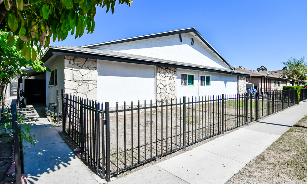 1811 W Glen Ave, Anaheim, CA for sale - Building Photo - Image 2 of 12