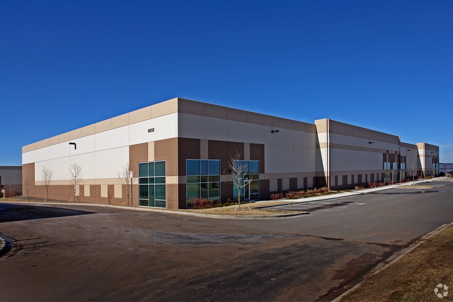 8532 Concord Center Dr, Englewood, CO to rent - Building Photo - Image 3 of 19