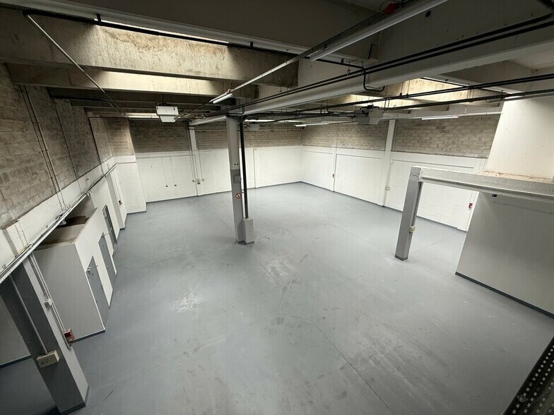 Light Industrial in Aulnay-sous-Bois to rent - Interior Photo - Image 3 of 7