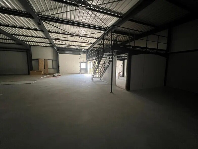 Light Industrial in Jonage to rent - Building Photo - Image 3 of 14