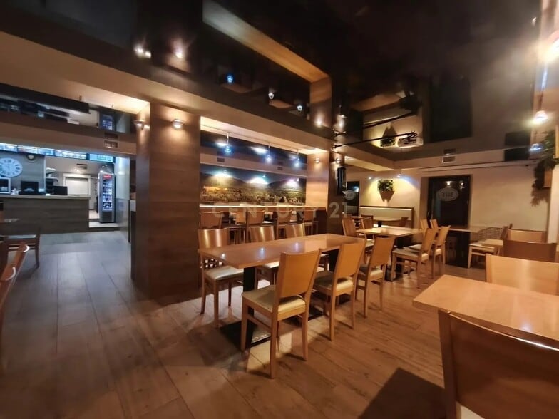 Retail in Riaza, Segovia for sale - Interior Photo - Image 2 of 10