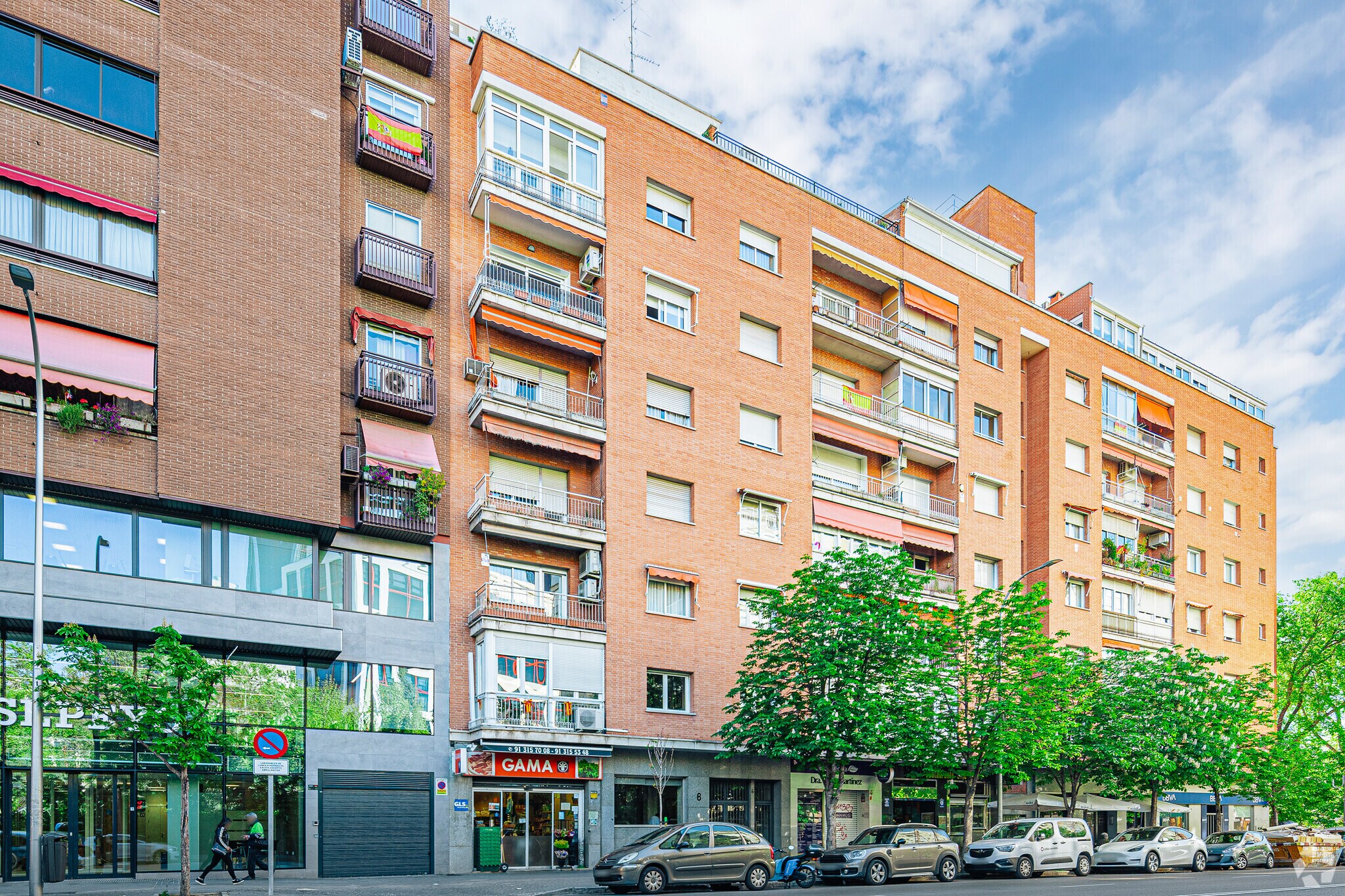 Retail in Madrid, Madrid to rent Primary Photo- Image 1 of 2