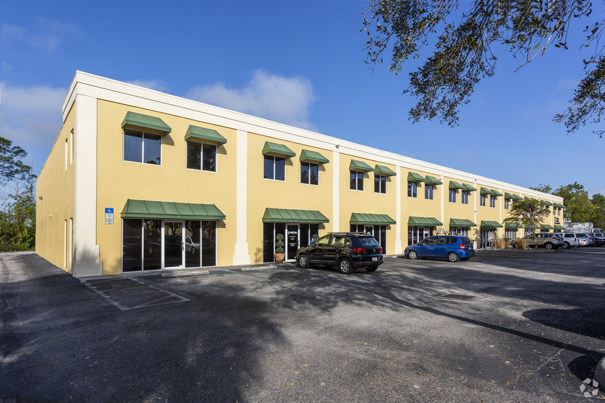 1085 Business Ln, Naples, FL for rent - Building Photo - Image 1 of 1