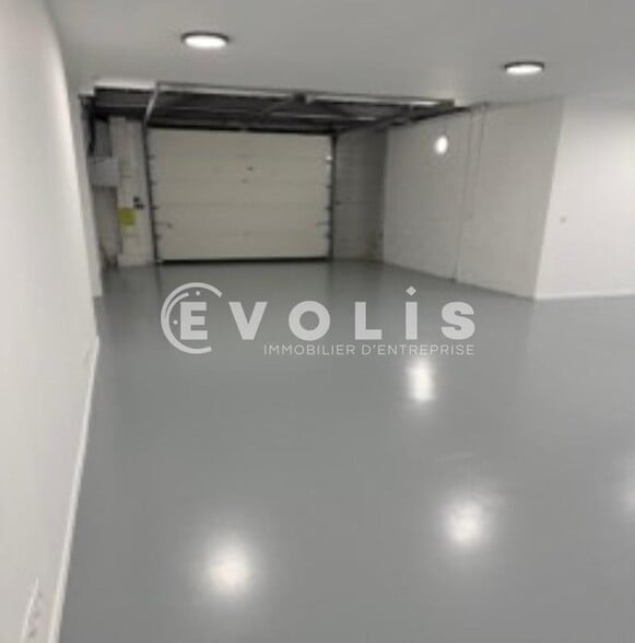 Light Industrial in Villeneuve-la-Garenne to rent - Interior Photo - Image 3 of 4