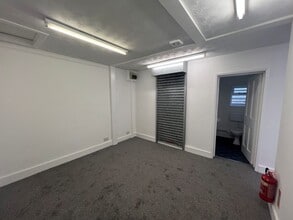 124-126 Broadway, Bexleyheath to rent Interior Photo- Image 2 of 2