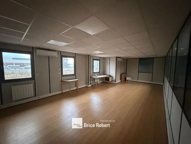 205 Avenue Franklin Roosevelt, Décines-Charpieu to rent - Interior Photo - Image 2 of 6