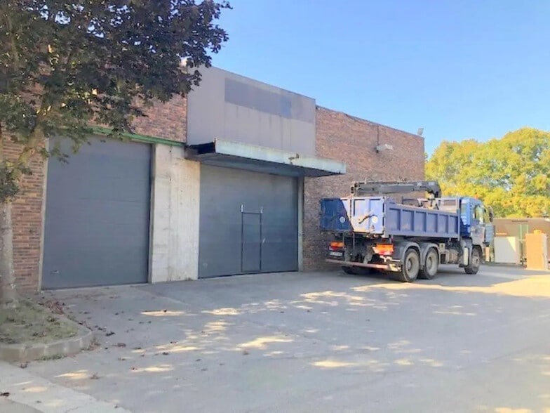 Light Industrial in Plaisir for sale - Building Photo - Image 1 of 5