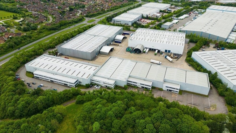 Brudenell Dr, Milton Keynes to rent - Building Photo - Image 2 of 8