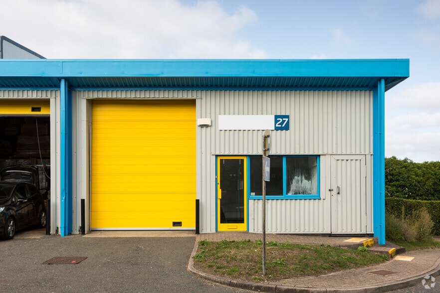 Sabre Court, Gillingham to rent - Building Photo - Image 2 of 2