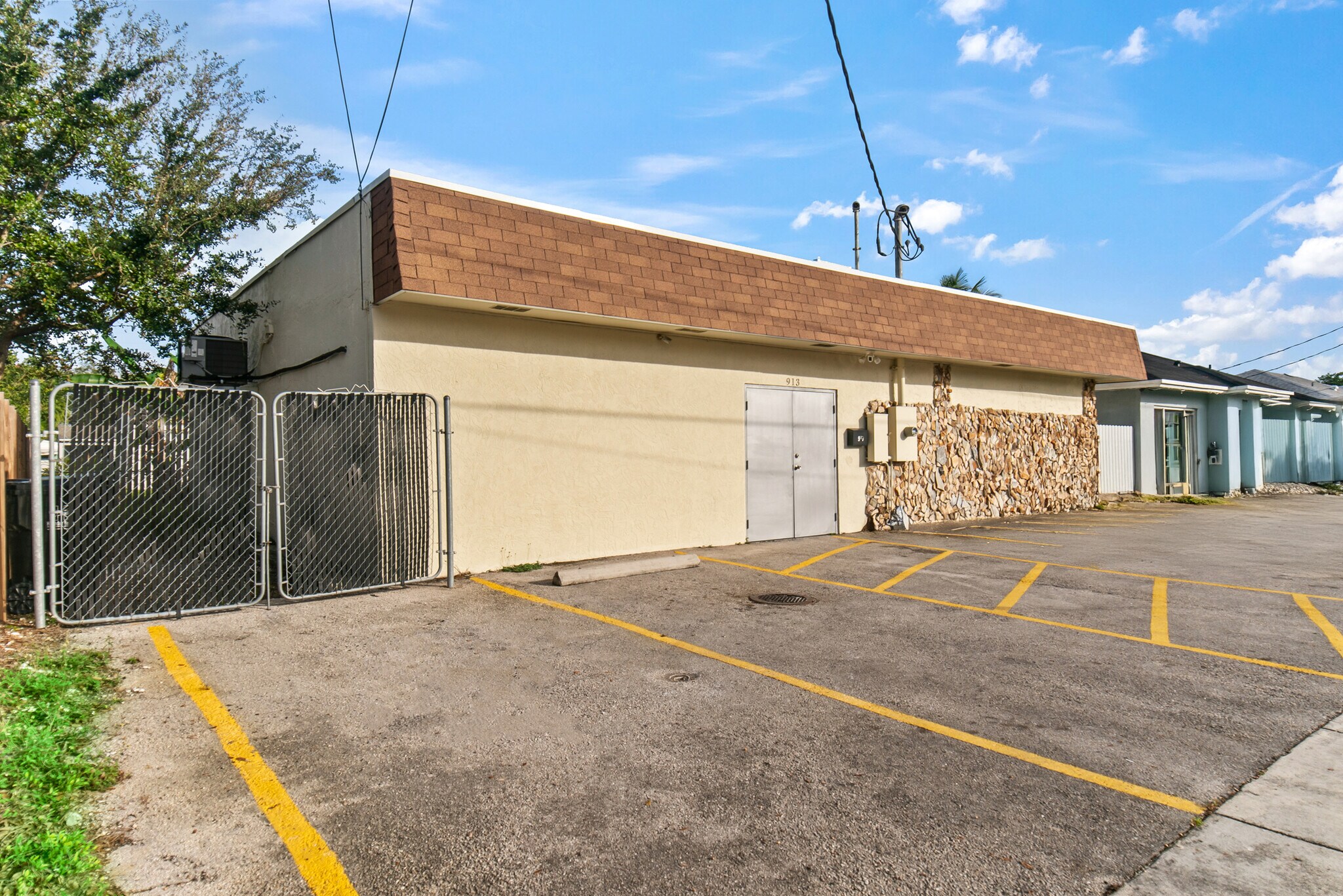 913 SW 8th Ave, Hallandale Beach, FL for sale Building Photo- Image 1 of 1