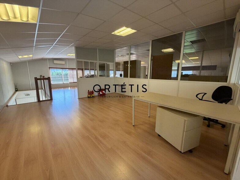Office in to rent - Interior Photo - Image 3 of 10