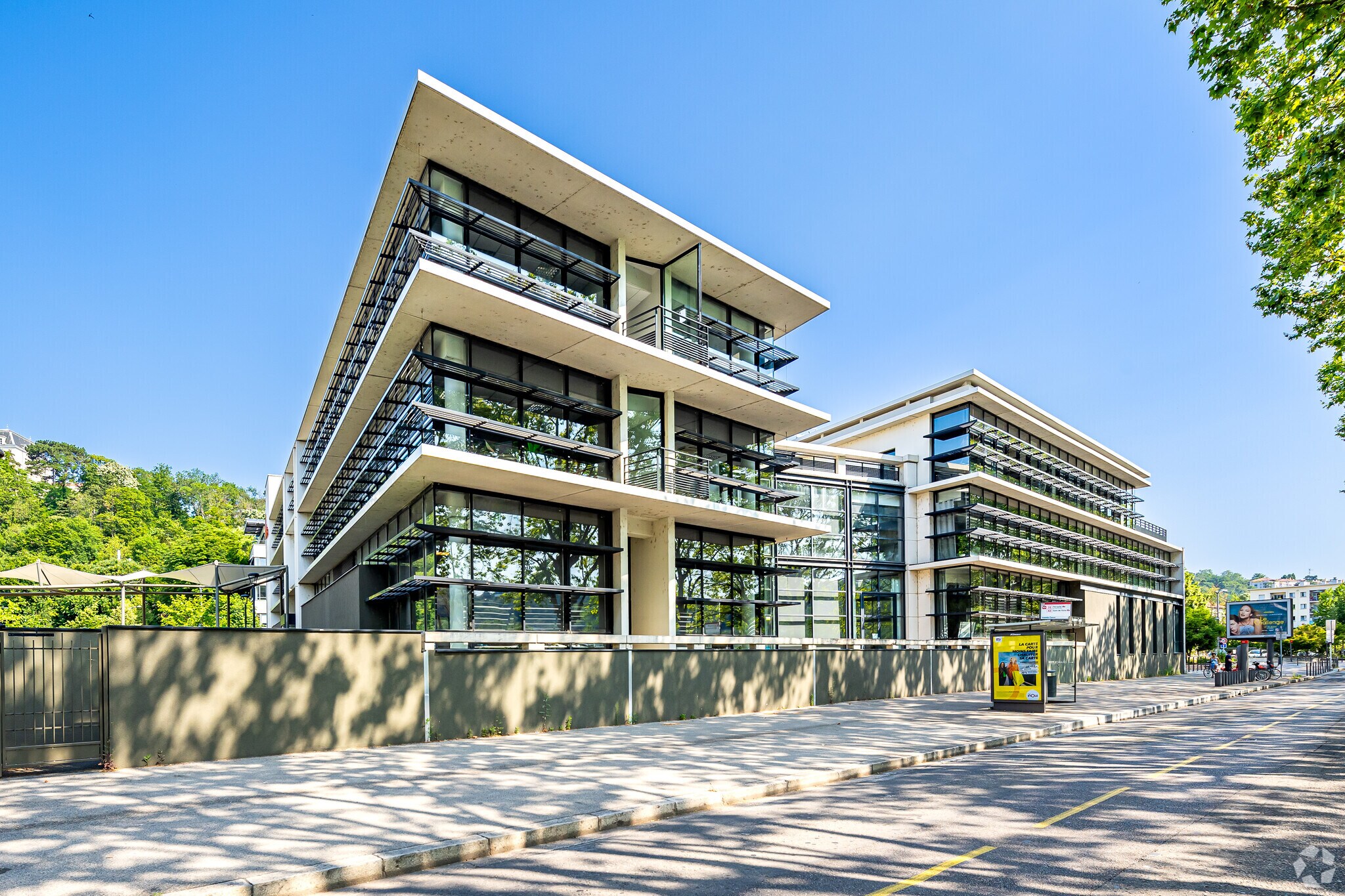 Office in Lyon to rent Primary Photo- Image 1 of 3