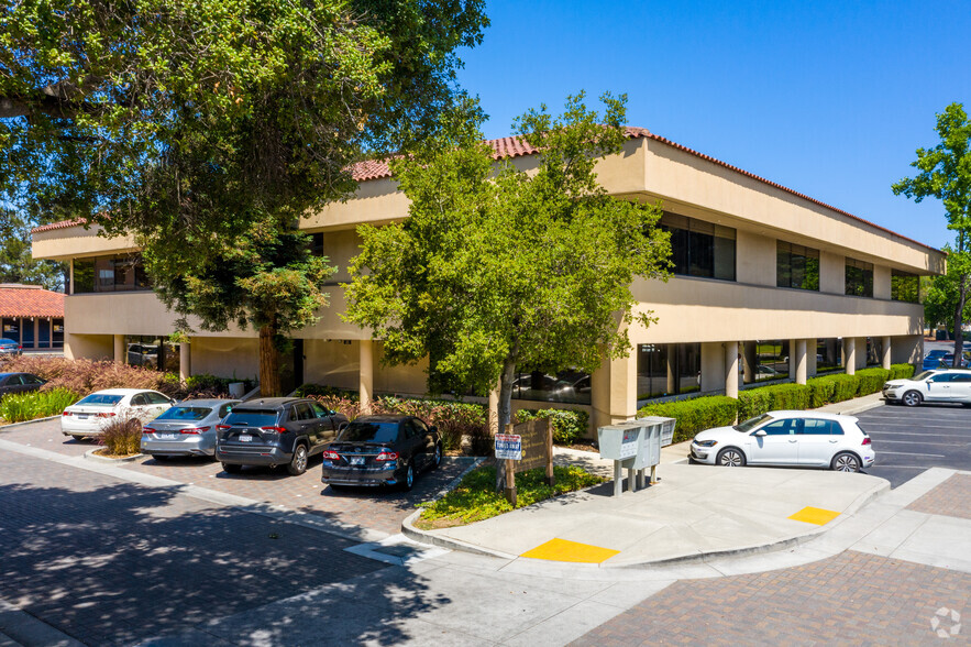 20410 Town Center Ln, Cupertino, CA for rent - Primary Photo - Image 1 of 8