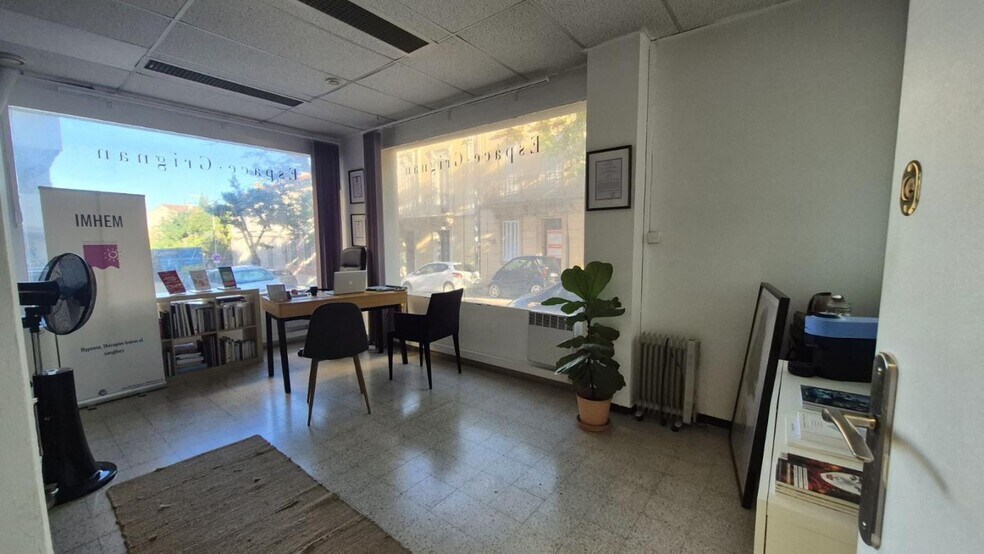 Office / Medical in Toulon to rent - Building Photo - Image 1 of 4